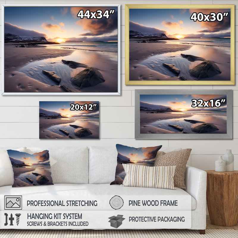Lever de soleil sur la plage rocheuse III - art mural plage, Cadre flottant doré, H 12 po x l 20 po x P 1 po