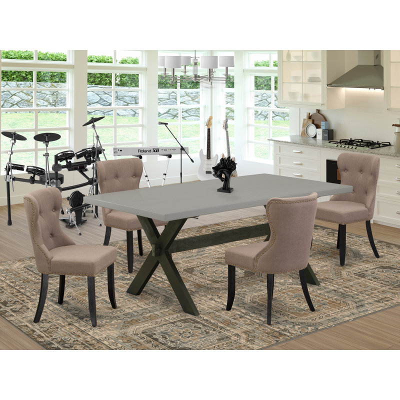 L'ensemble 5 pièces de table et chaises de cuisine comprend une table de salle à manger rectangulaire avec pieds en X et 4 chaises Parsons en tissu de café, noir brossé
