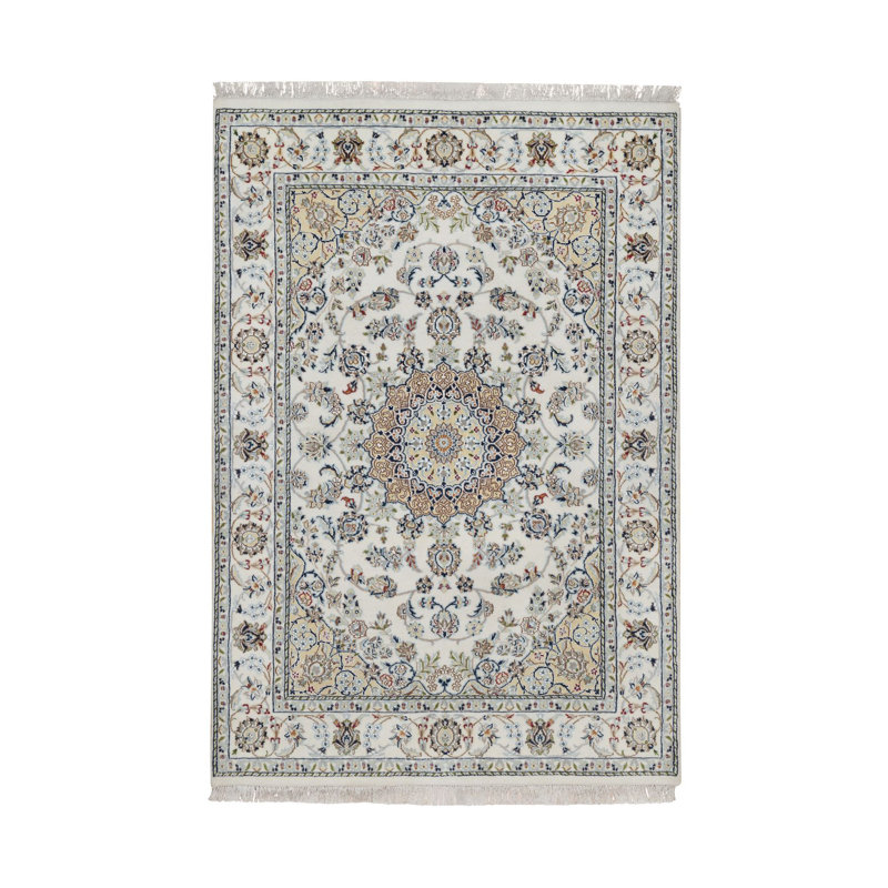 Tapis oriental blanc doux 4 pi 8 po x 6 pi 10 po Nain avec motif de médaillon de fleurs, 250 KPSI