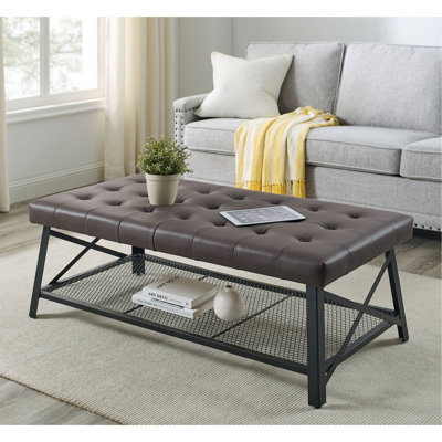 Table basse capitonnée en similicuir