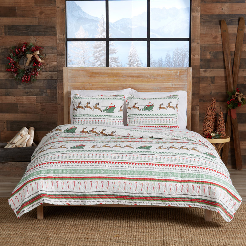 Colorful Santa / Reindeer Holiday Quilt Set with Shams, Twin / Twin XL Quilt + 1 Standard Sham