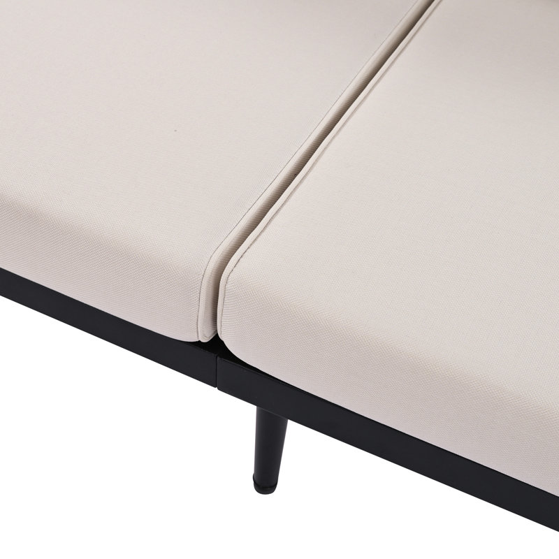 Véranda moderne avec coussins d'eau - Tables basses et coussins en bois beige pour patio