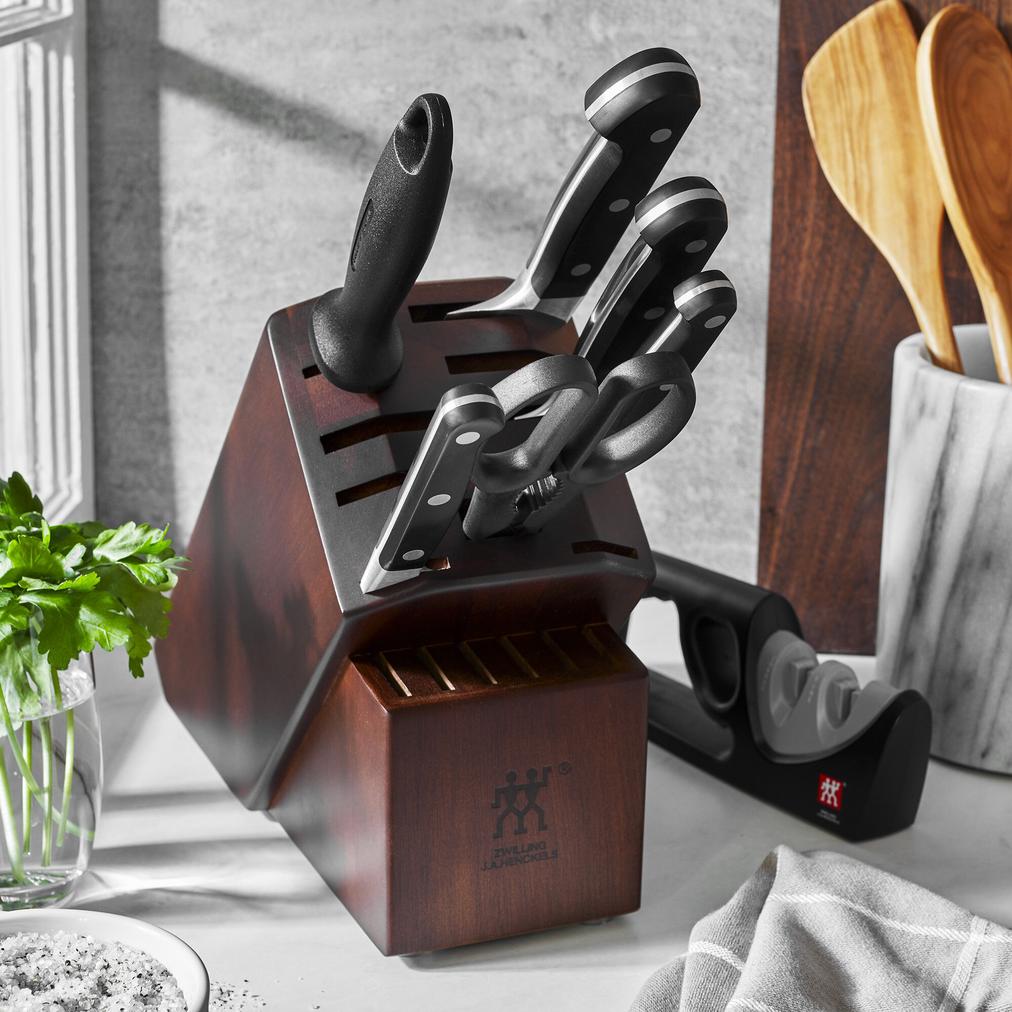 Zwilling ZWILLING Pro 17-pc Knife Block Set - Stainless Steel - Dishwasher  Safe - Includes Peeling, Paring, Utility, Santoku, Chef's, Bread Knives in  the Cutlery department at