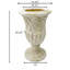 Pot de fleurs en calice avec trous de drainage et détails antiques-437875441
