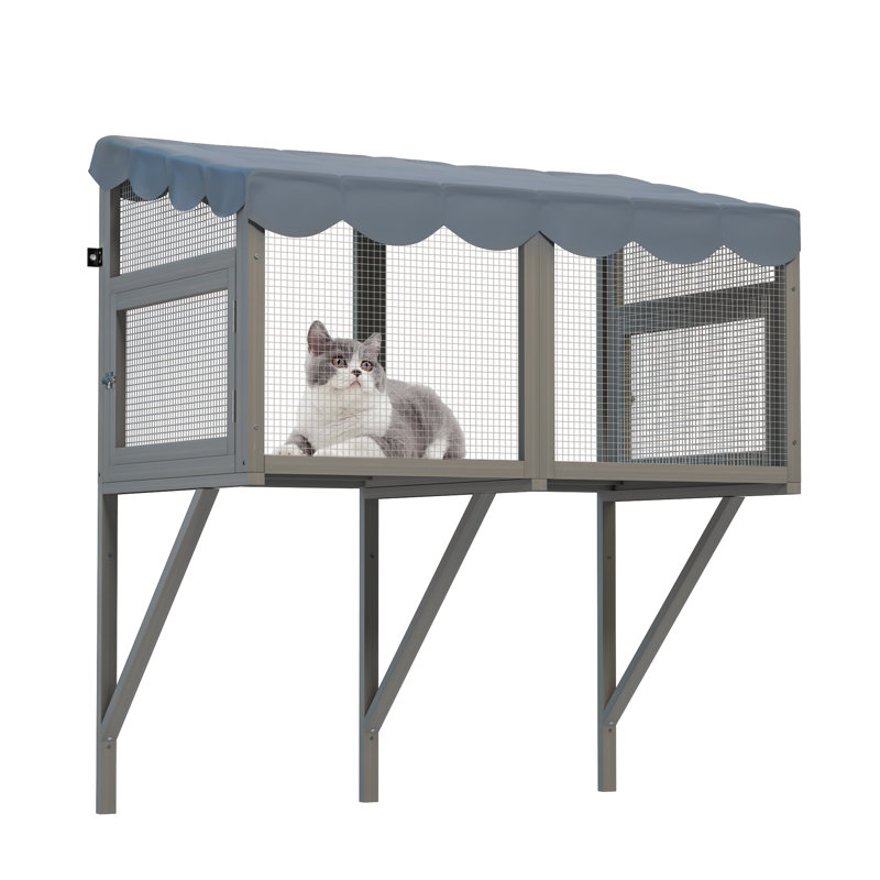 Le chalet pour chat côté fenêtre
