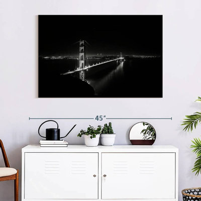 Lilie Golden Gate Darkness