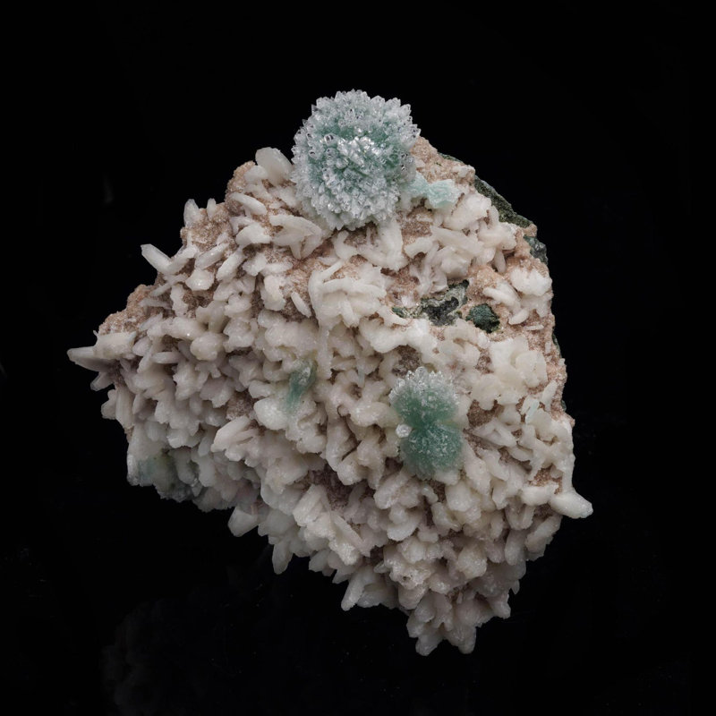 Vert apophyllite sur Stilbite