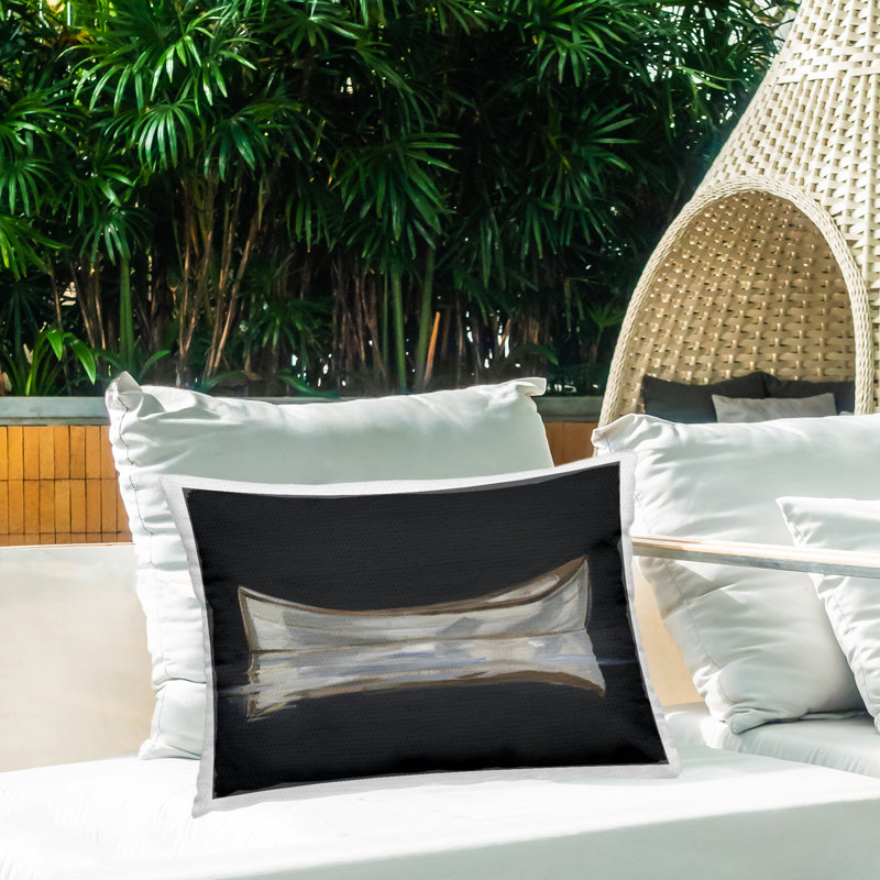 Coussin d'extérieur imprimé Beached par Ethan Harper, Rectangle H 14 po x l 20 po, Canot noir
