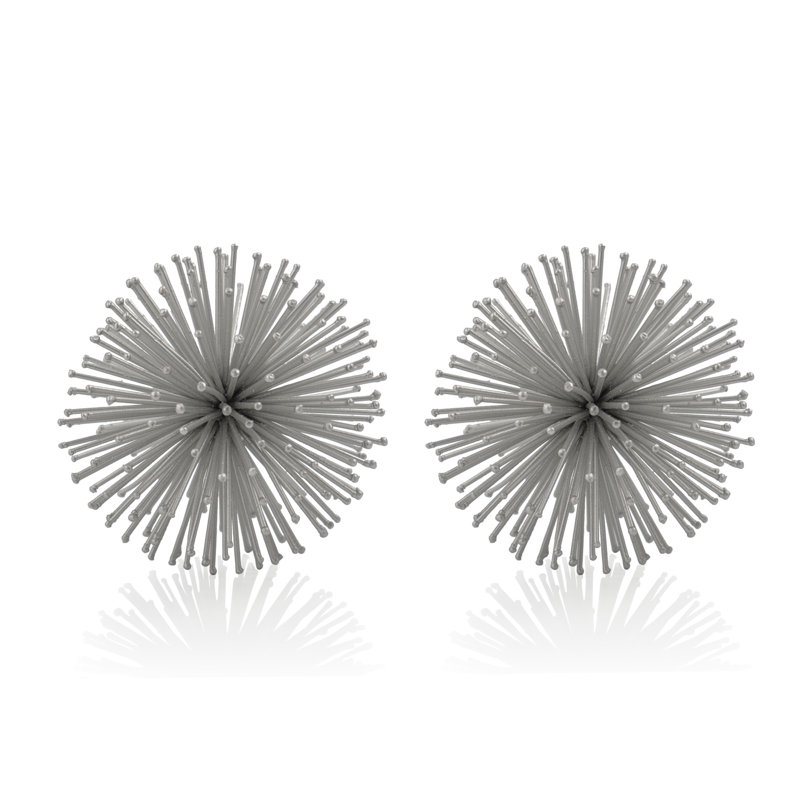 Ensemble de deux sculptures de table sphériques en fer argentées