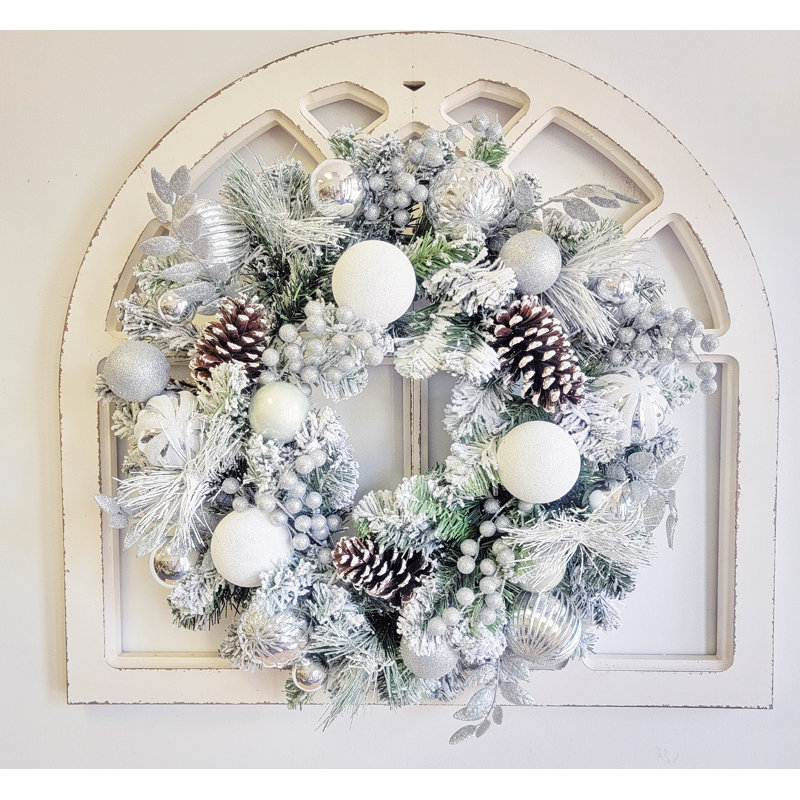 Couronne de pommes de pin 24 po, Blanc/argenté