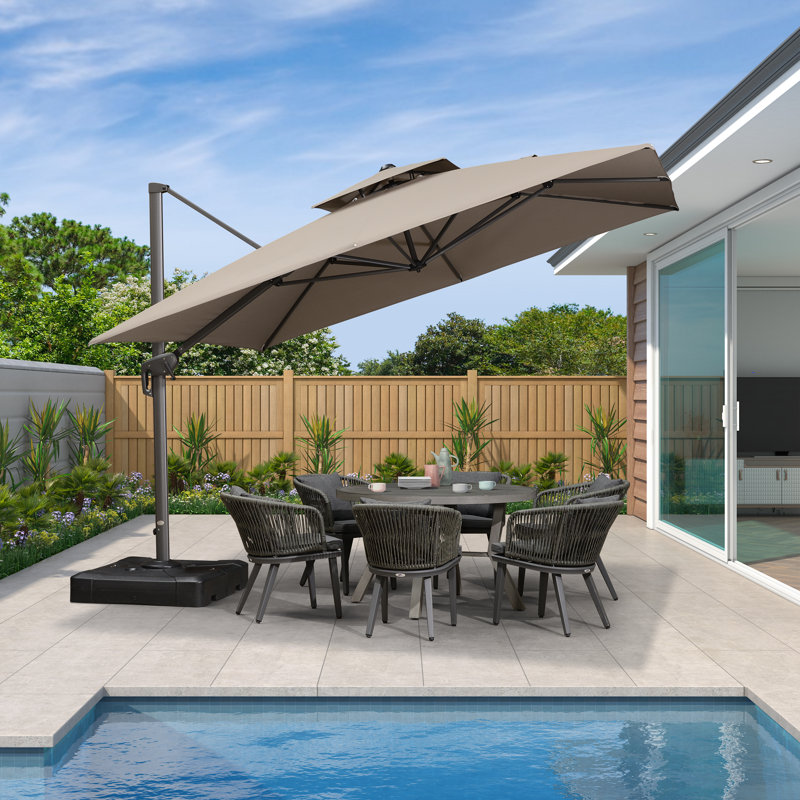 Parasol en porte-à-faux carré en tissu écologique avec base Juwairiah, taupe, L 109,06 po x P 16,54 po, Taupe