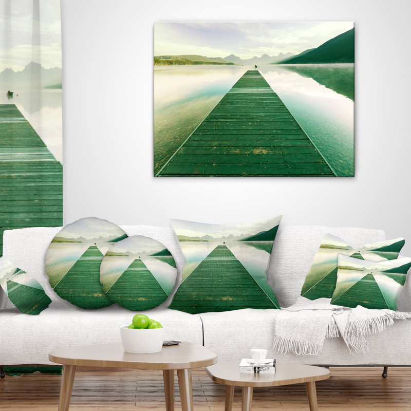 Green Wood Pier at Glacier Park - Coussin imprimé Pier & Bridge, 16 po x 1 po, Coussin décoratif