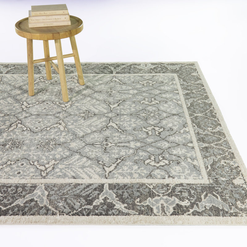 Tapis Catherine Blue à bordure traditionnelle, 5 pi 3 po x 7 pi