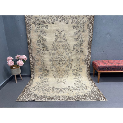 Tapis beige rétro en laine 66,5 x 111,8 po