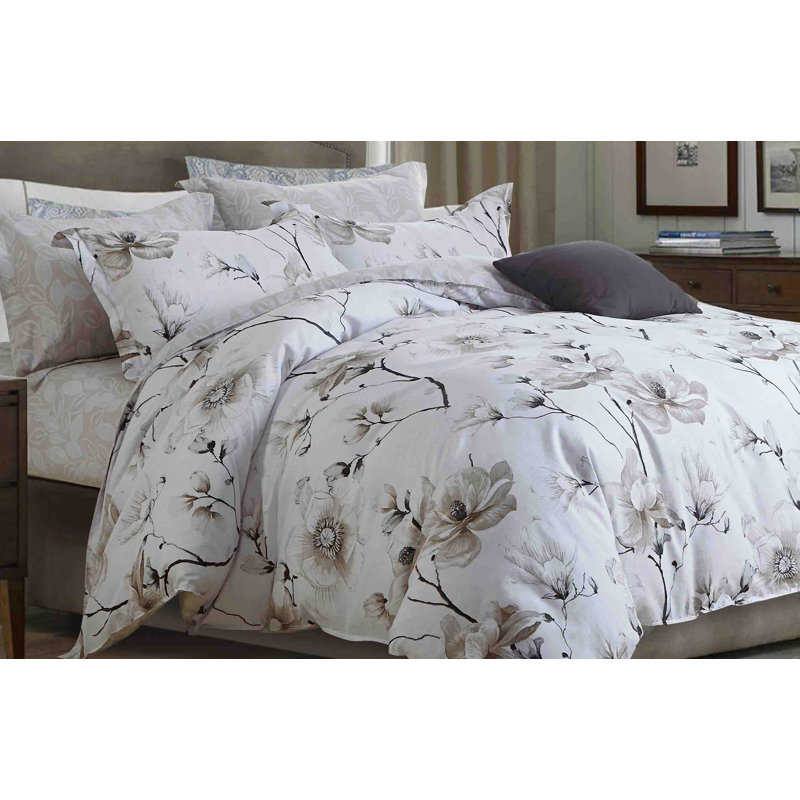 Juan Garden Cotton Channel Floral Comforter, King Comforter + 2 King Shams