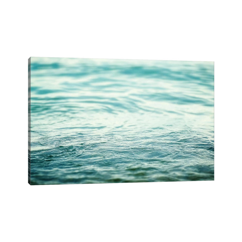 «Underneath» par Debbra Obertanec - Photographie sur toile tendue, H 8 po x l 12 po x P 0,75 po
