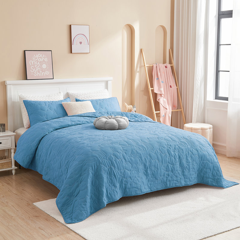 Solid Quilt Set With Star With Vibrant Embroidered Patterns, Blue, Twin Quit + 1 Standard Sham