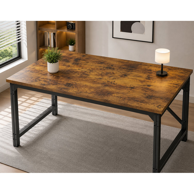 Un bureau d'ordinateur robuste en brun foncé, avec un plateau de table très épais, robuste et durable; Sa conception minimaliste crée un espace de travail dédié pour vous.
