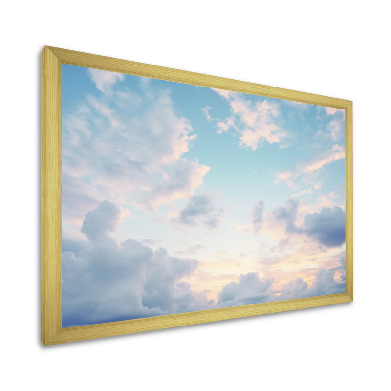 «White Sky Pure Elegance I» sur toile, H 34 po x l 44 po x P 1,5 po, Cadre doré à une seule photo