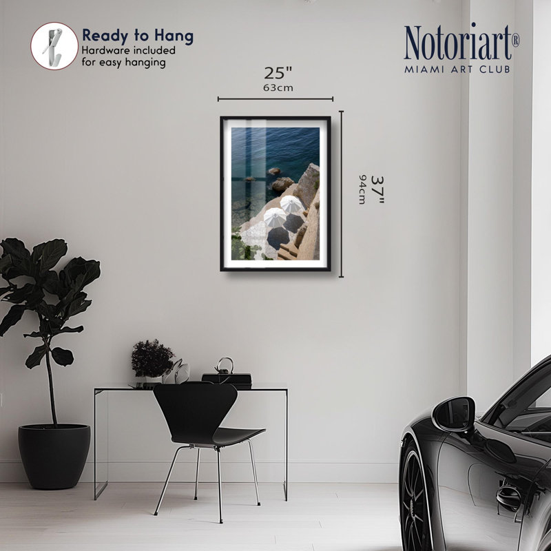 «Cliffside Umbrella I Shadowbox» par Notoriart, H 37 po x l 25 po, Noir