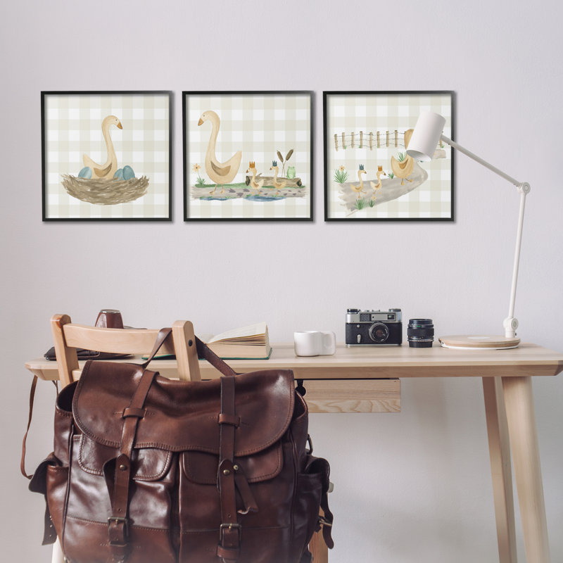 «Mama Goose & Ducklings», ensemble de 3 giclées par Lucille Price, Giclée encadrée noir minuit, H 17 po x l 17 po