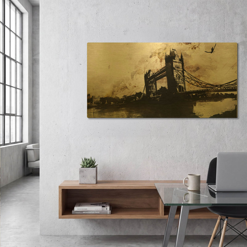 «Tower Bridge 2» par Jonathan Lam, art mural en métal doré, 48 po x 24 po, 48"x24"