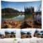 Paysage, magnifique lac transparent avec tapisserie de pins-28491331