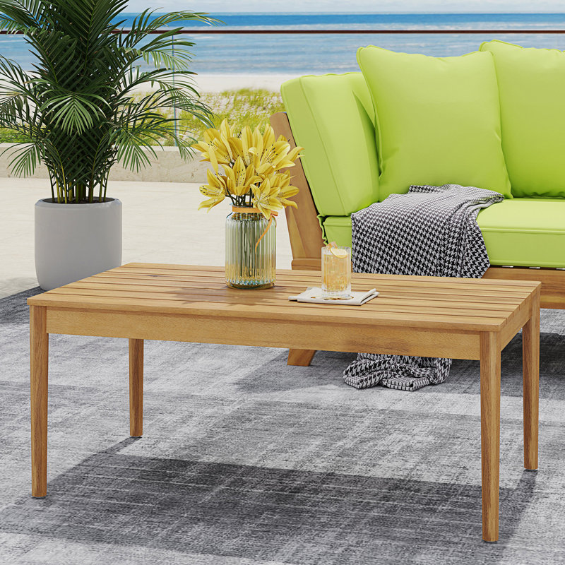 Table basse d'extérieur au design rustique