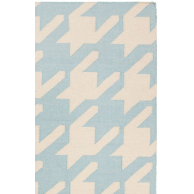 Tapis bleu clair / ivoire en laine tissé à la main et à pied-de-poule Mccall