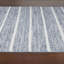 Tapis moderne rayé bleu / ivoire Lillian August-443601984