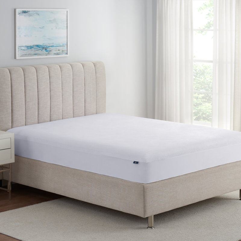 Twin White Bamboo and Polyester Waterproof Mattress Protector