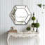Miroir hexagonal 20,5 po x H 18 po, tons argentés et transparents, décore les espaces muraux contemporains en verre 20 po 18 po, rehausse le décor de la chambre à coucher-453836174