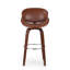 Élégant tabouret de bar pivotant avec structure en bois cintré et repose-pieds chromé, offrant confort et élégance.