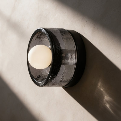 Applique murale noire moderne à 1 lumière - abat-jour cylindrique en verre texturé, luminaire mural d'intérieur contemporain