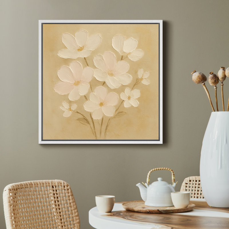 Doux bouquet floral blanc sur fond neutre chaleureux - impression sur toile encadrée, H 24 po x l 24 po x P 1,5 po