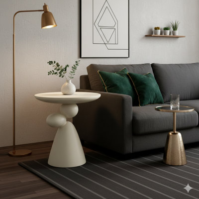 Table de bout Lucky Stone, une table d'appoint en fibre de verre dans un style minimaliste moderne. Fonctionne comme un coin ou une table basse avec un attrait décoratif, pour le salon, la chambre à coucher ou la chambre d'amis.