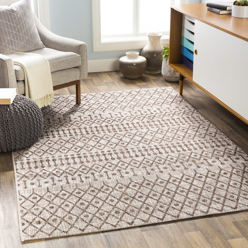 Hilrich Geometric Indoor / Outdoor Rug, Rectangle 6'7" x 9'