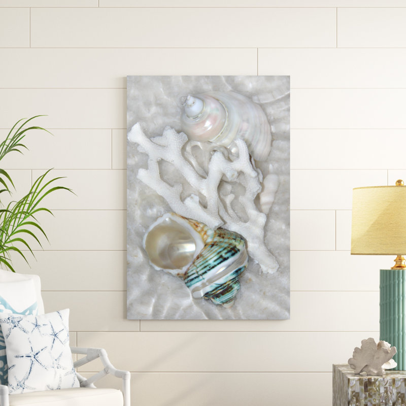 «Underwater Light Waves IV» par Leda Robertson, impression sur toile tendue, H 48 po x l 32 po x P 1,25 po