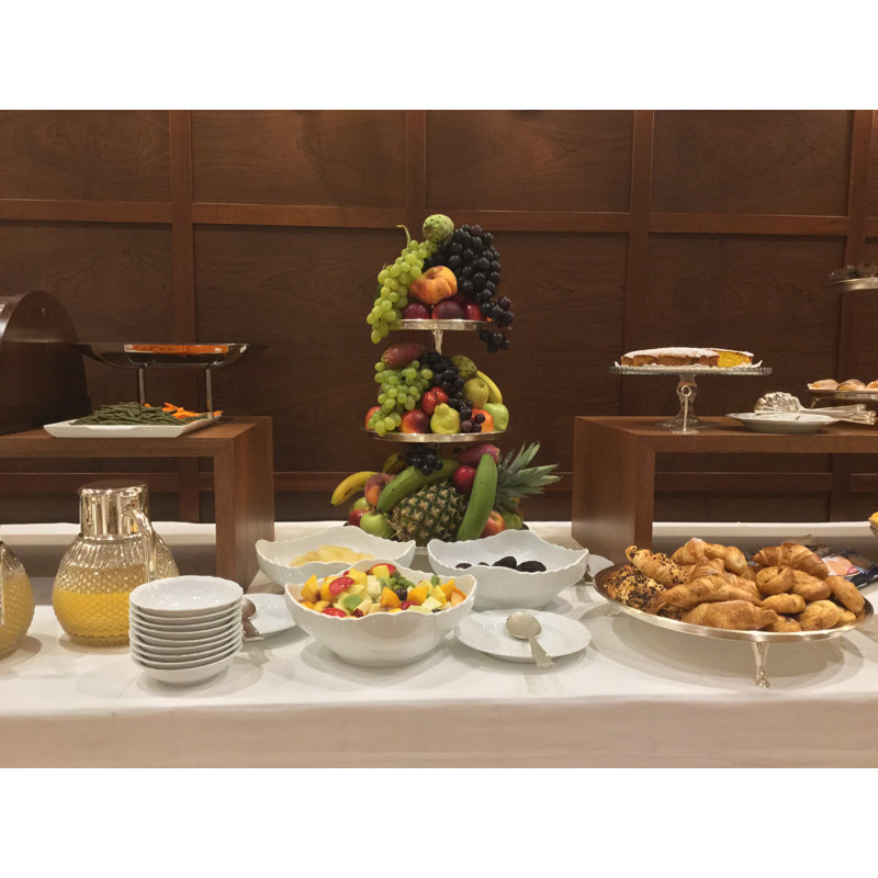 Petit-Fours, 3 niveaux H: 14-1 / 4 po, P: 5-1 / 8 po, 7-1 / 2 po, 10-3 / 8 po