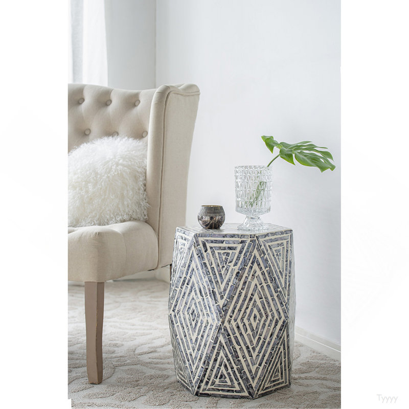 16 x 14 x 18 po, tabourets de jardin hexagonaux, table d'appoint unique Capiz, noir / blanc
