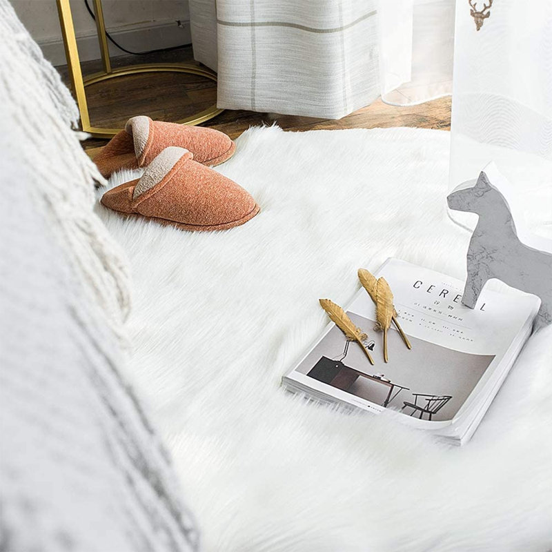 Malakie Faux Sheepskin Indoor Rug, Round 5'