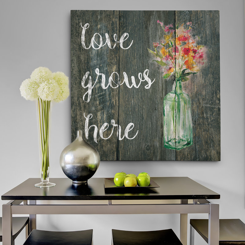« love grossit here », art textuel sur toile, H 24 po x l 24 po x P 1,5 po, Toile tendue