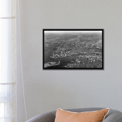 «Vue aérienne des années 1950 de l'île de Manhattan à gauche sur la rivière Hudson à droite sur East River et Brooklyn en bas à gauche sur l'île des gouverneurs», reproduction de photo sur toile tendue