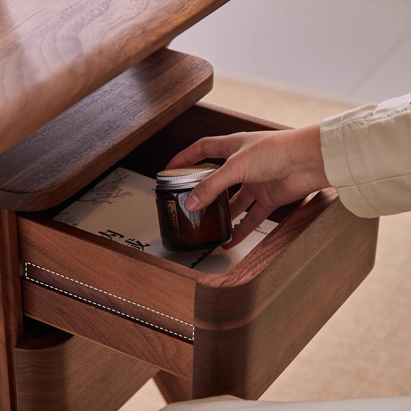 Petit bureau de style européen