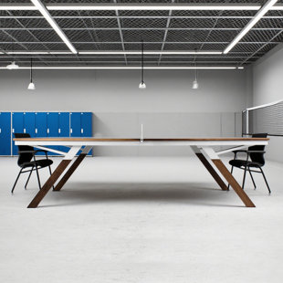 Table de ping-pong brune et blanche en bois massif et fer