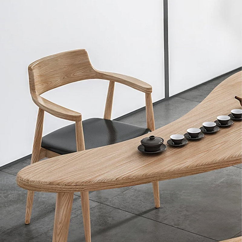 Table de salle à manger Burlywood en bois massif à pieds fins et fuselés de forme irrégulière