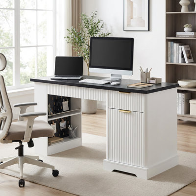Bureau cannelé contemporain avec armoire de rangement intégrée, tiroirs, prise de courant, panneau perforé, étagère et plateau à clavier pour une productivité de bureau à domicile améliorée