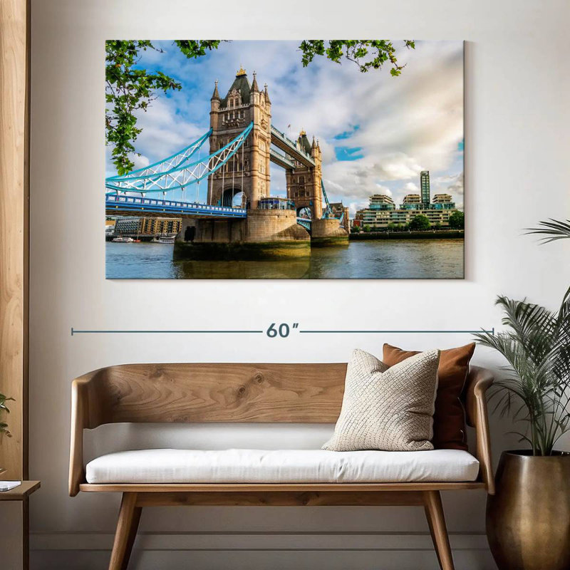 Nicci Tower Bridge In London