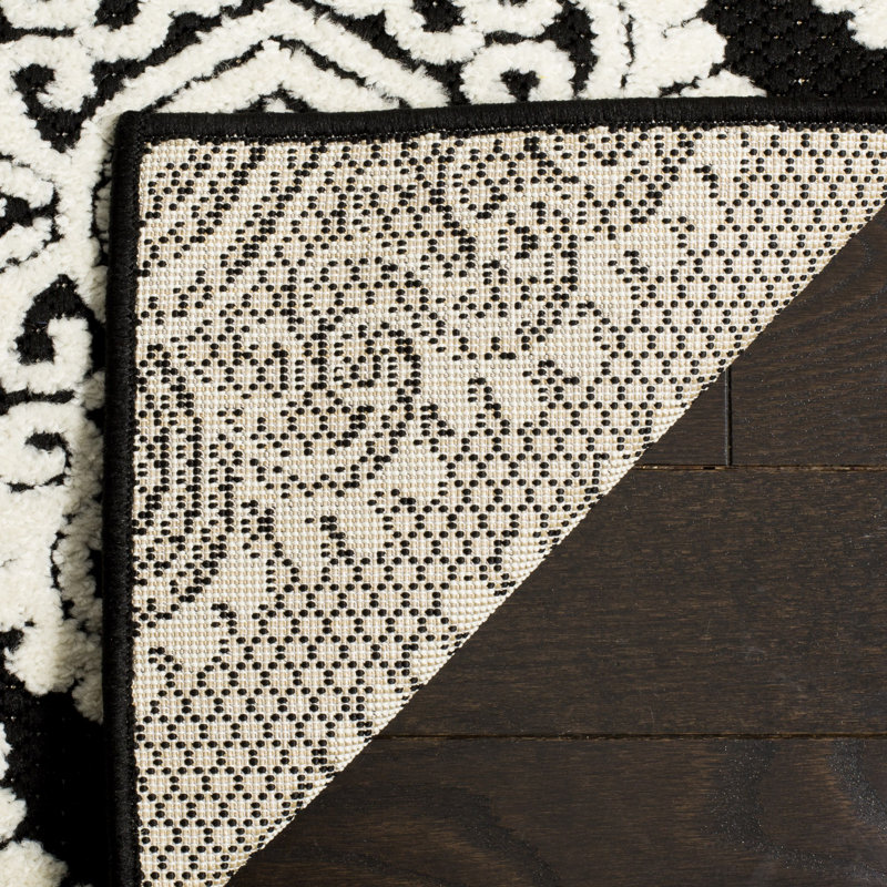 Mccracken Floral Hand Woven Indoor / Outdoor Area Rug, Rectangle 122 x 183 cm