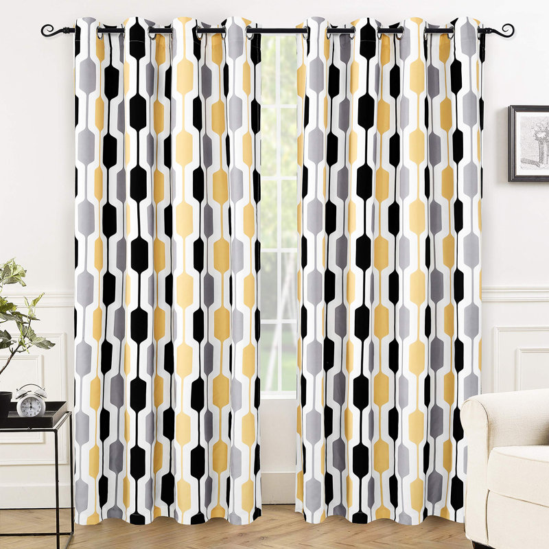 Rideaux obscurcissants et isolants avec œillets et motif géométrique Ginder, L 52 po x L 84 po, Or/noir